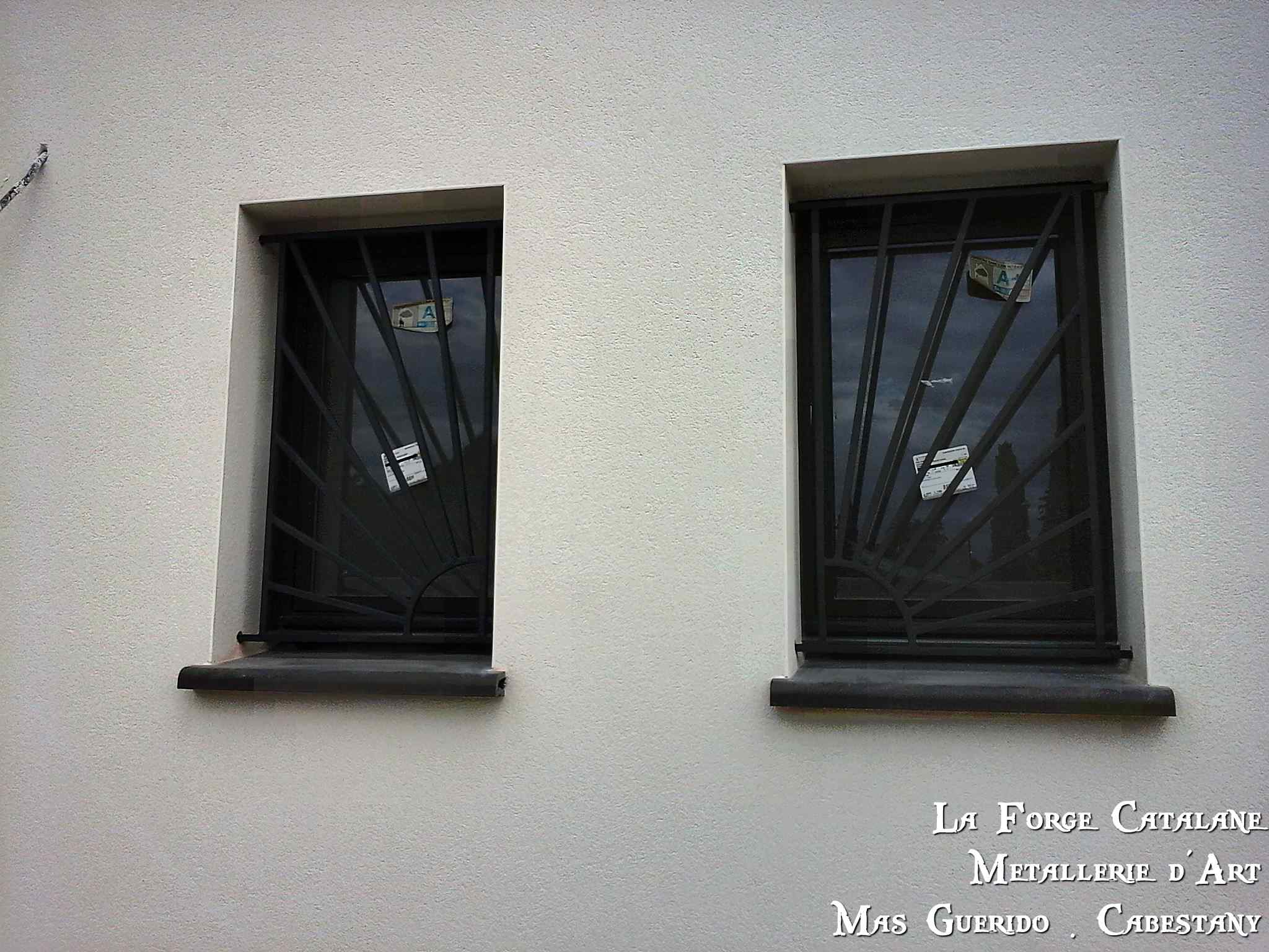 grille de defense avec motif soleil decoupe laser forge catalane.jpg